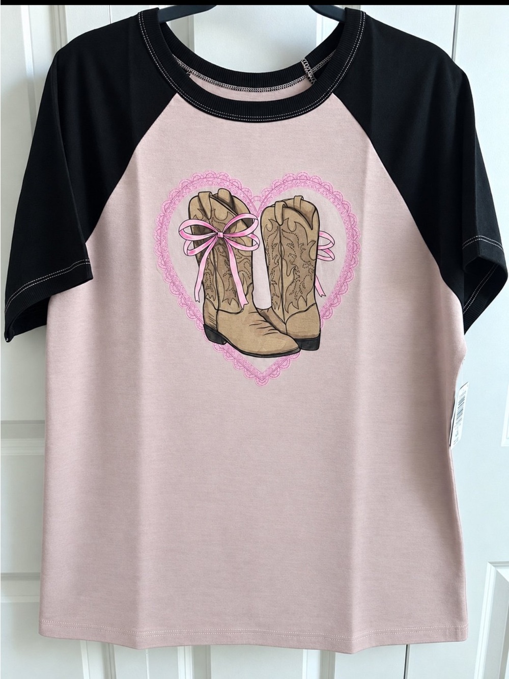 TORRID SHORT SLEEVE RIBBON BOOTS TEE WOMENS SIZE 2X NWT